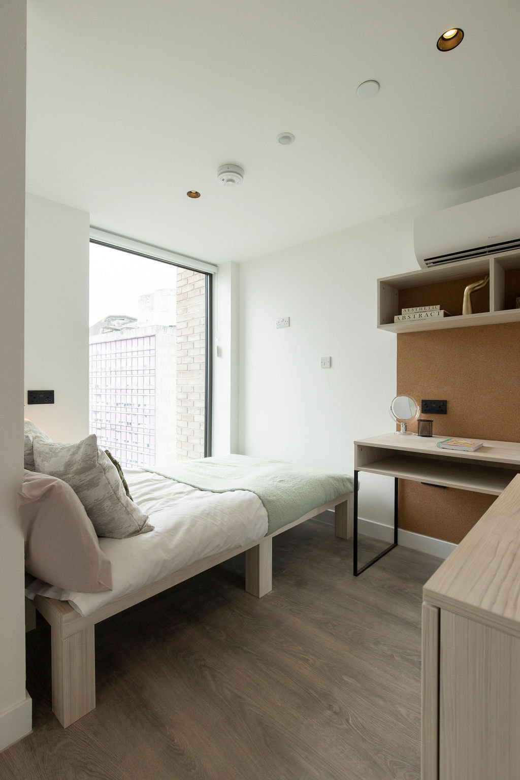 Curated visual reference: Penthouse En Suite To Let At Martha Street Apartments 77 Photo Inspiration