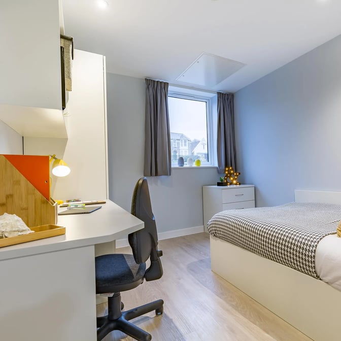 5 Bed Standard En-suite - Image 5