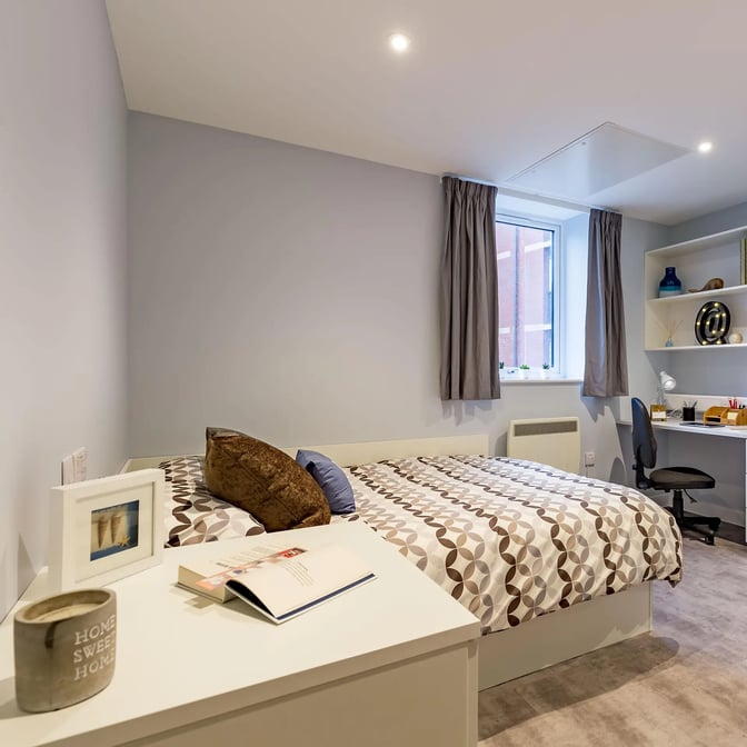 7 Bed Premium Studio - Image 2