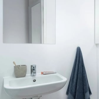 Standard En Suite - Image 3