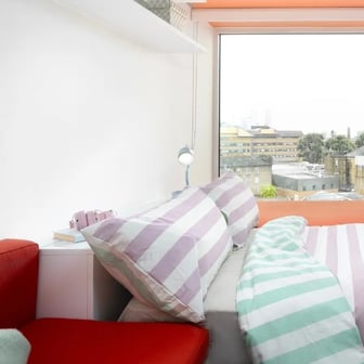 Large En Suite - Image 2