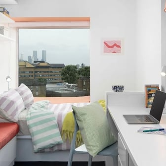 Large En Suite - Image 1