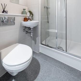 Classic En-suite - Image 4