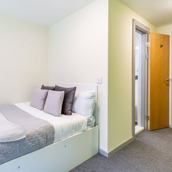 Premium En-suite - Image 1