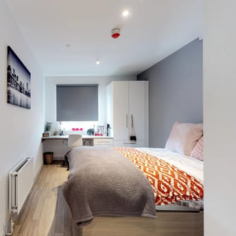 Classic En-suite - Image 1