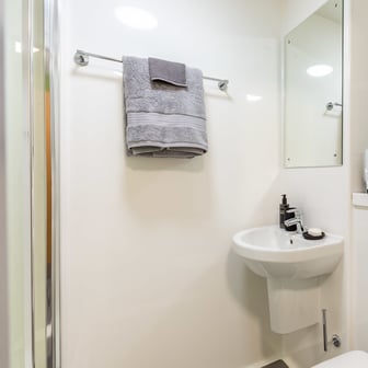 Premium En-suite - Image 4
