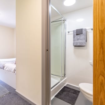Standard En-suite - Image 2