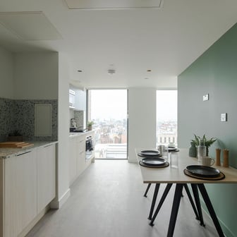 Penthouse En-suite - Image 7