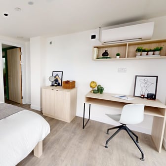 Penthouse Premium En-suite - Image 3