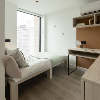 Penthouse En-suite - Image 1
