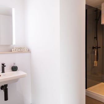 One Bed Apartment - Image 5