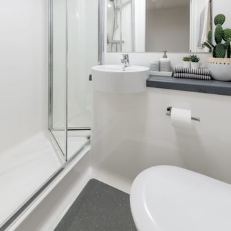 Classic En-suite - Image 4