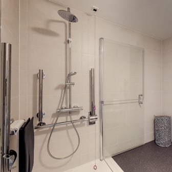Classic En-suite - Image 5