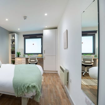 Classic En-suite - Image 2