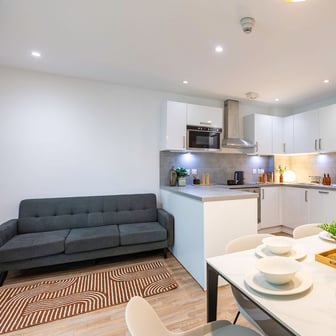 Classic En-suite - Image 7
