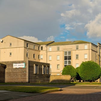 Premium 3 Bed Flat - Image 7