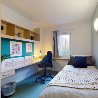 Classic En Suite - Image 2