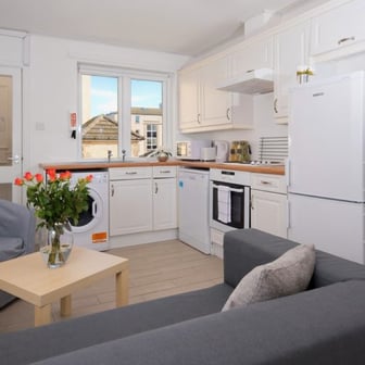 Premium 2 Bed Maisonette With Study - Image 2