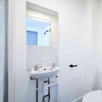 Classic En Suite - Image 1