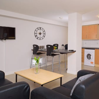 Double Bed Flat - Image 4