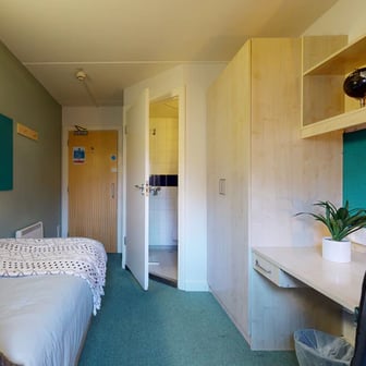 Classic En Suite - Image 1