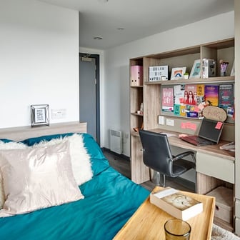 Premium 2 Bed Apartment - Image 1