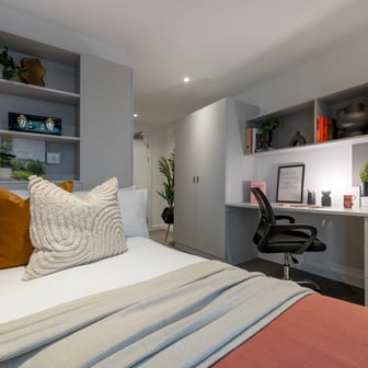 Premium En Suite - Image 1