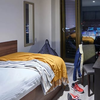 Deluxe Accessible Studio - Image 4