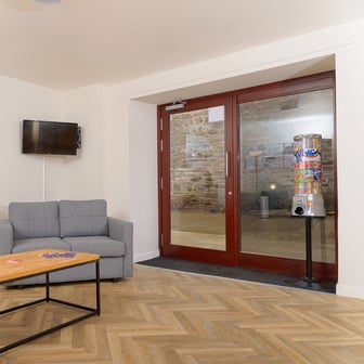 Double Bed Flat - Image 8