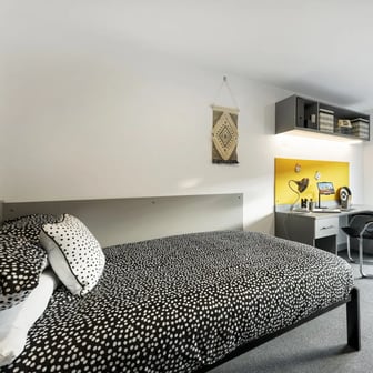 Gold En Suite - Image 2