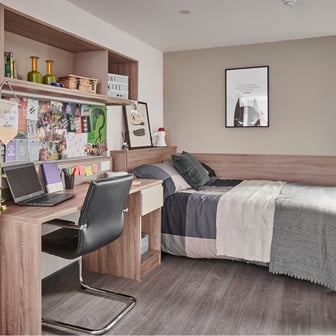 Premium En Suite Mid - Image 1