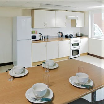 Ground Floor En Suite - Image 2