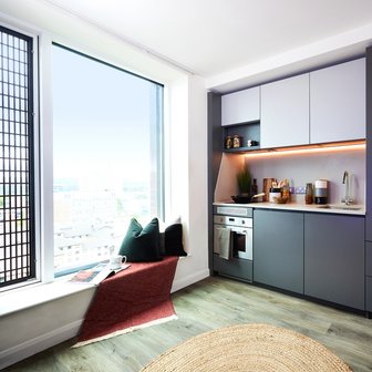 Premium - Image 3
