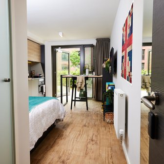 Classic Courtyard - Image 7