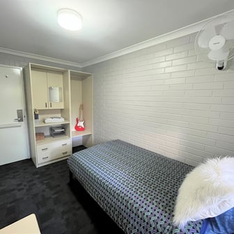 Lakeside 6 Bedroom Shared Apartment - Image 3