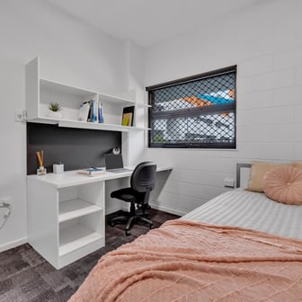 Premium Five Bedroom Shared Apartment - Image 4