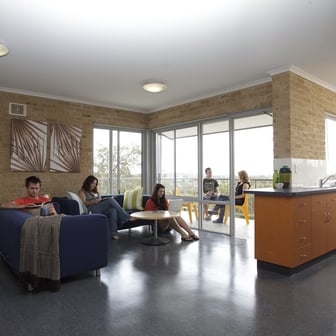 Standard 6 Bedroom Shared Apartment - Image 2