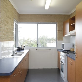 Standard 6 Bedroom Shared Apartment - Image 8