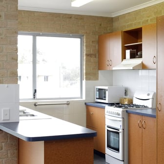 Standard 6 Bedroom Shared Apartment - Image 7