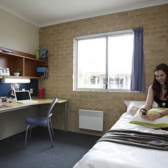 Standard 6 Bedroom Shared Apartment - Image 9