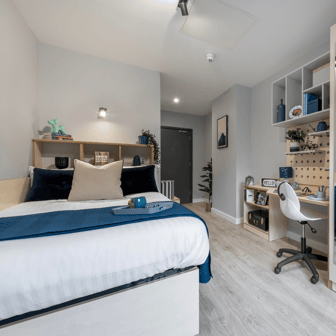 7 Bed Premium En Suite - Image 2