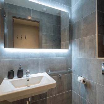 Bronze En Suite - Image 1