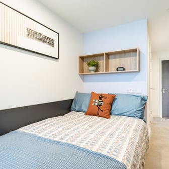 Cozy En Suite - Image 2