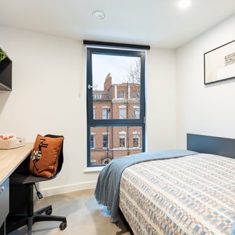 Cozy En Suite - Image 4
