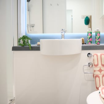 Silver En Suite - Image 4