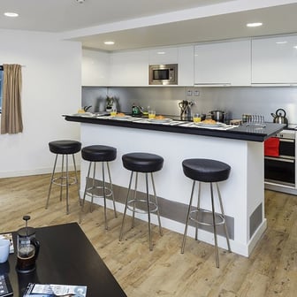 Ensuite Bedroom-Tower Bridge - Image 3