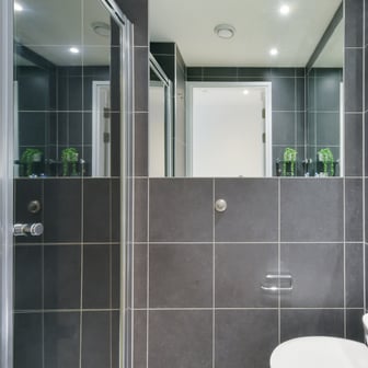 Ensuite Bedroom- Kings Cross (Summer Room) - Image 4