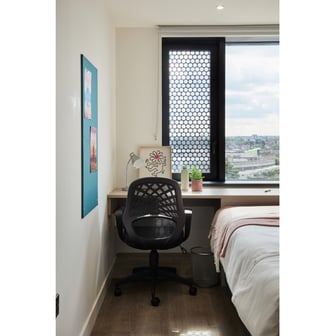 Ensuite Bedroom - Image 5