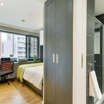 Ensuite Bedroom-Kings Cross - Image 1