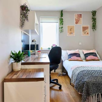 Flat Four Bedroom - Image 1